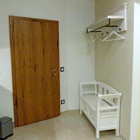 Haus Monti Hotel Maria Lanzendorf Bagian luar foto