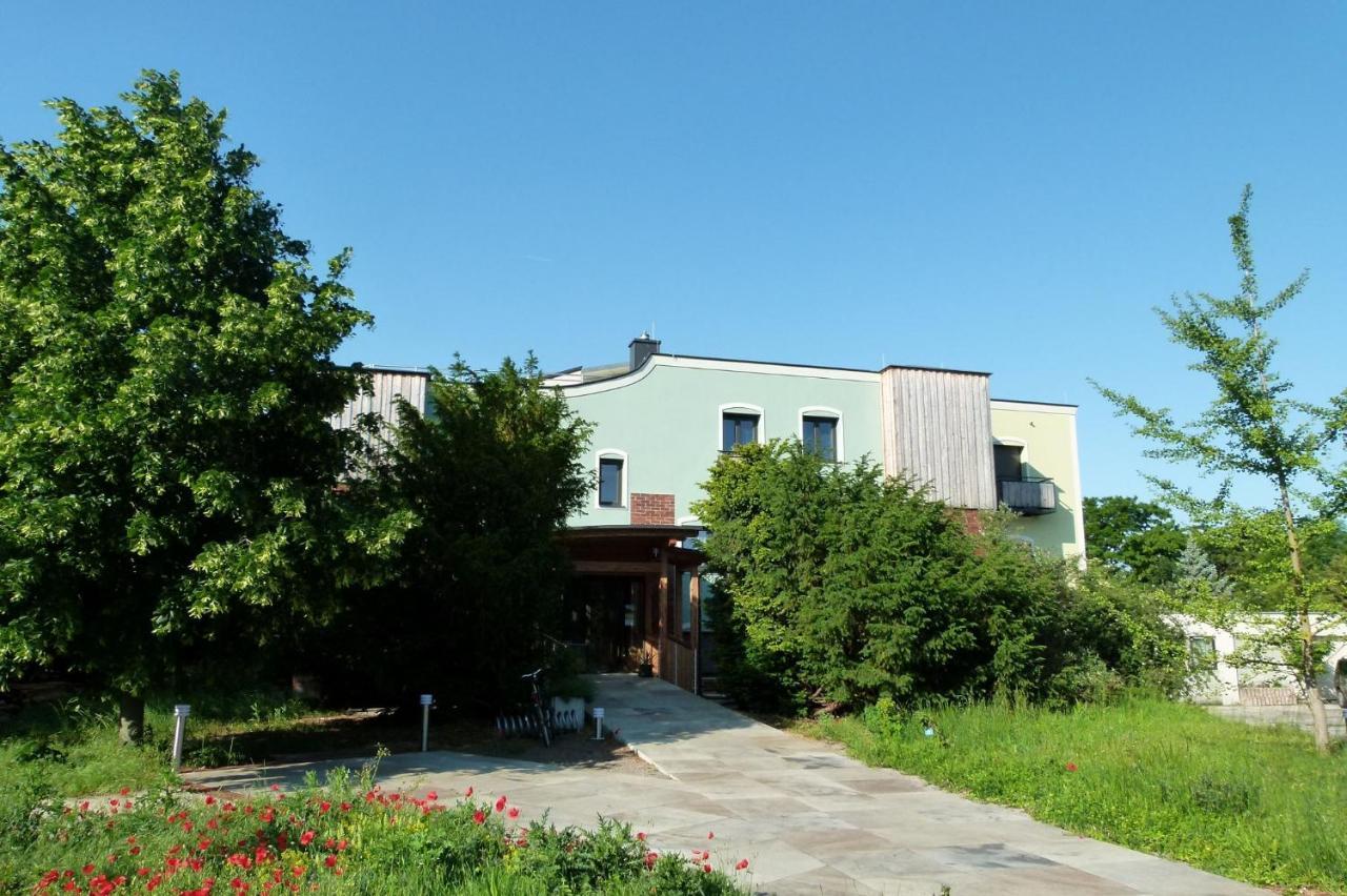 Haus Monti Hotel Maria Lanzendorf Bagian luar foto