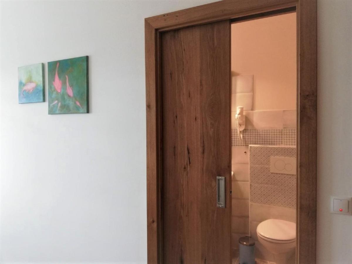 Haus Monti Hotel Maria Lanzendorf Bagian luar foto