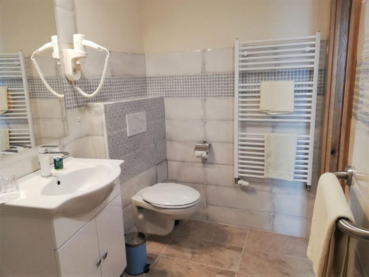 Haus Monti Hotel Maria Lanzendorf Bagian luar foto