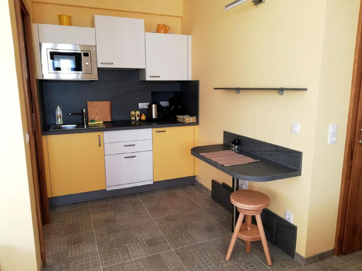 Haus Monti Hotel Maria Lanzendorf Bagian luar foto