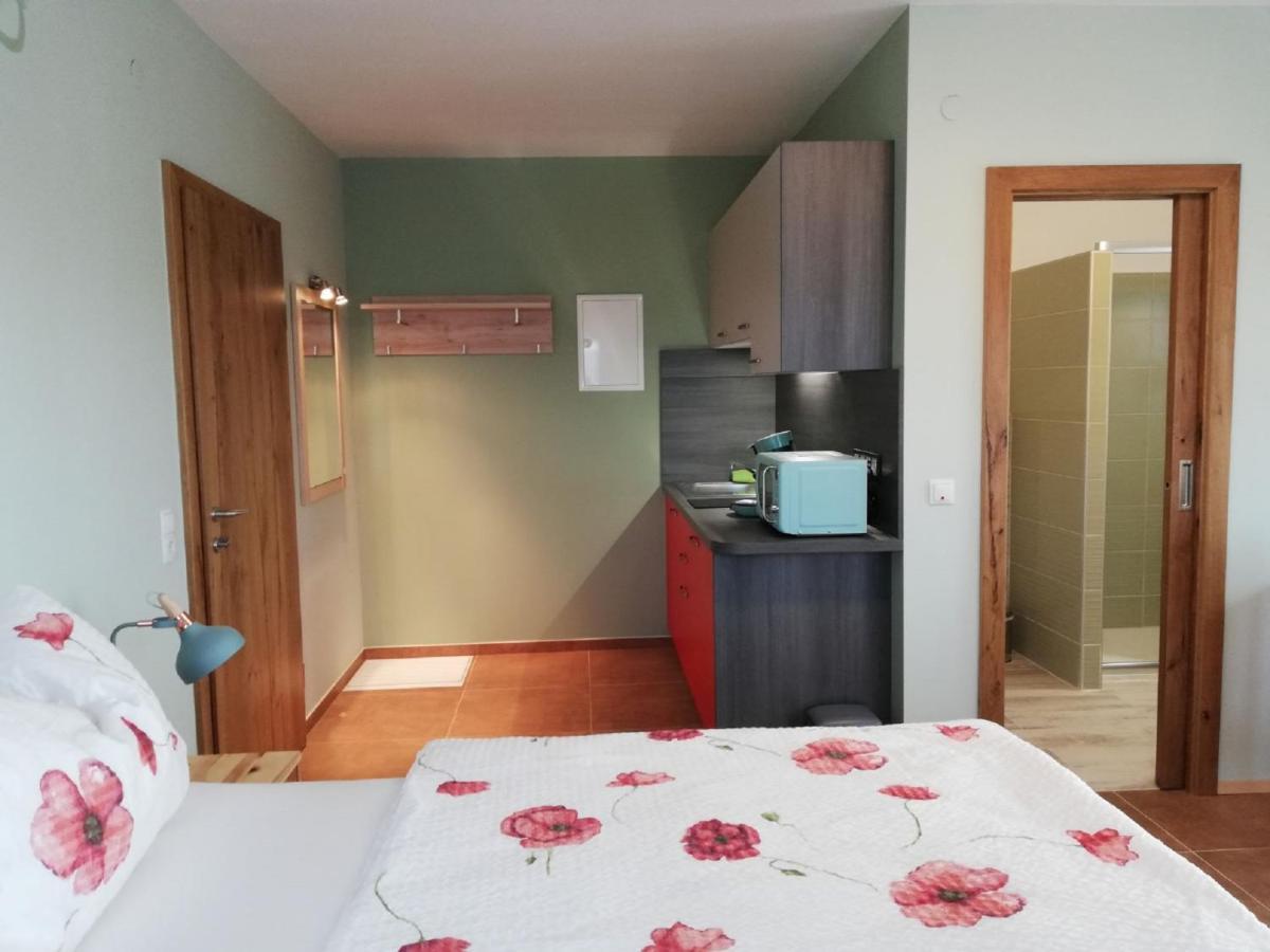 Haus Monti Hotel Maria Lanzendorf Bagian luar foto