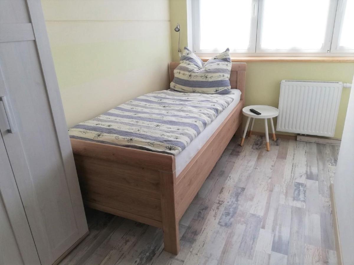 Haus Monti Hotel Maria Lanzendorf Bagian luar foto