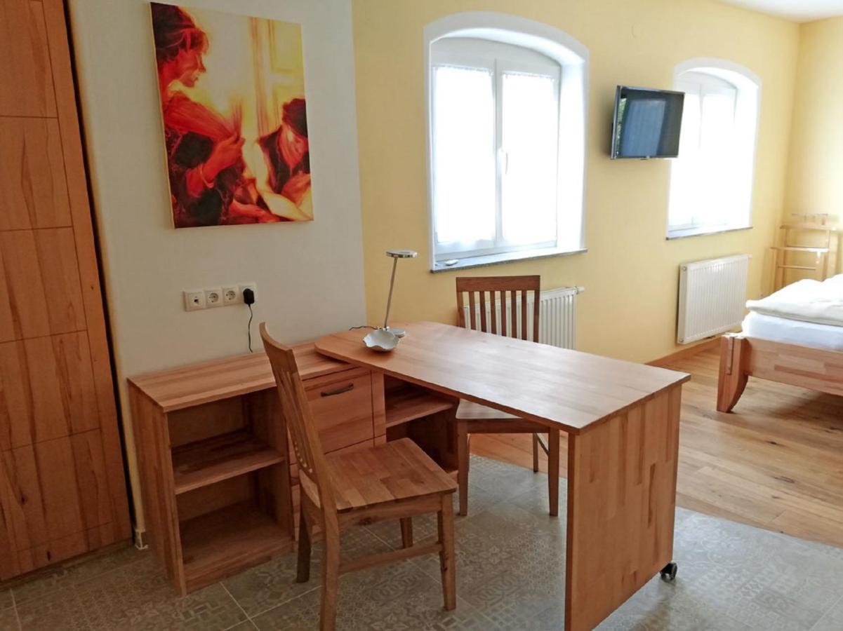 Haus Monti Hotel Maria Lanzendorf Bagian luar foto