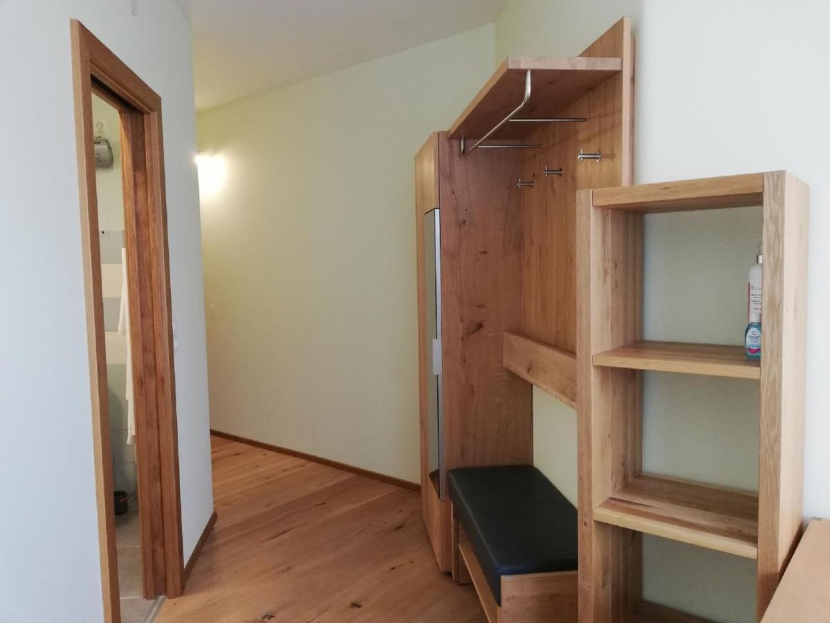 Haus Monti Hotel Maria Lanzendorf Bagian luar foto