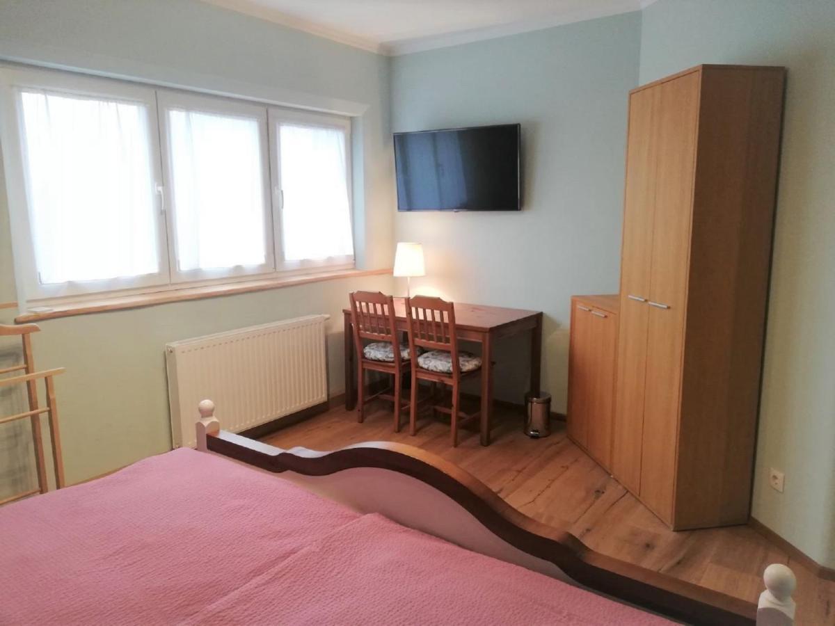 Haus Monti Hotel Maria Lanzendorf Bagian luar foto