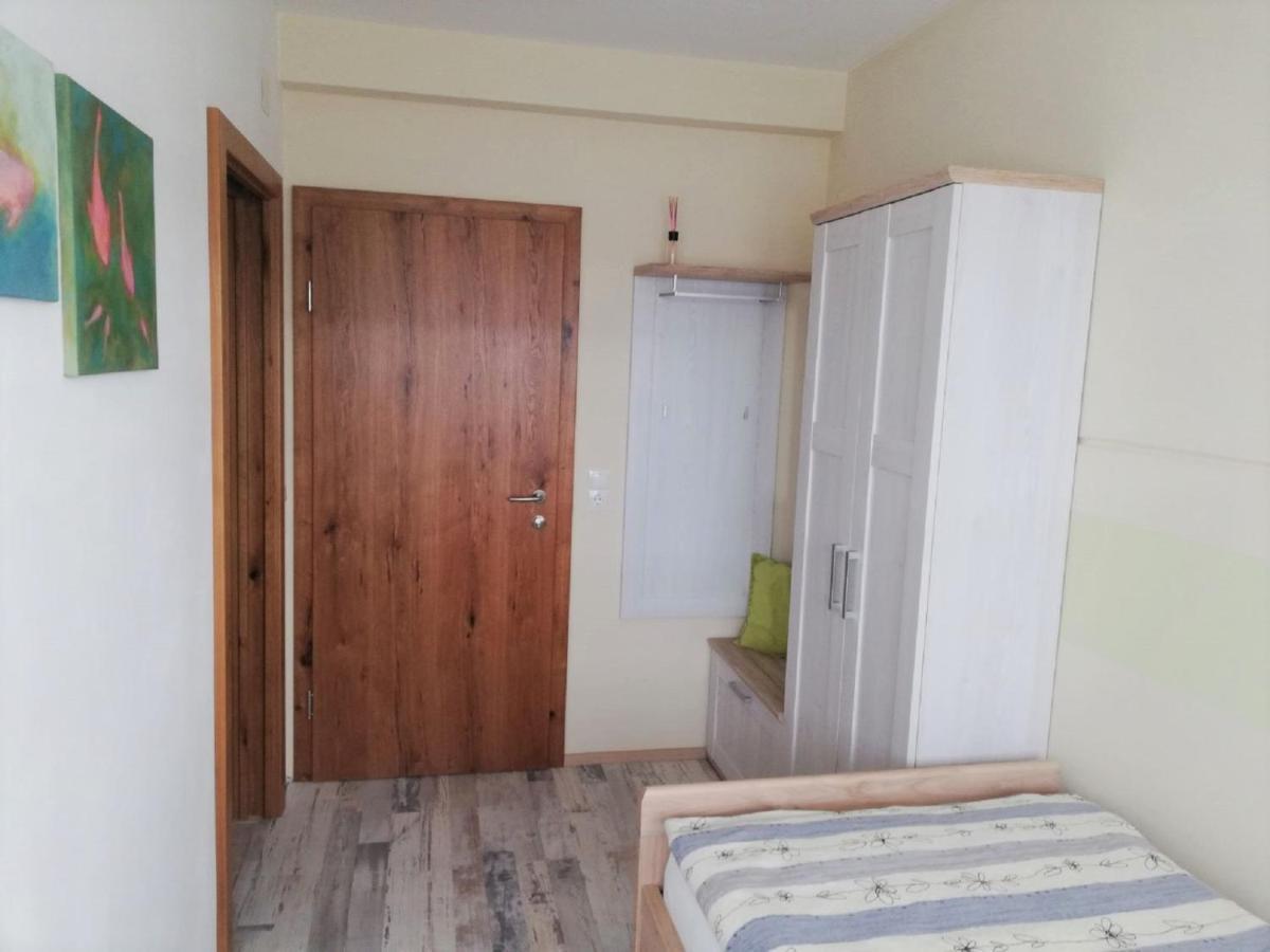 Haus Monti Hotel Maria Lanzendorf Bagian luar foto