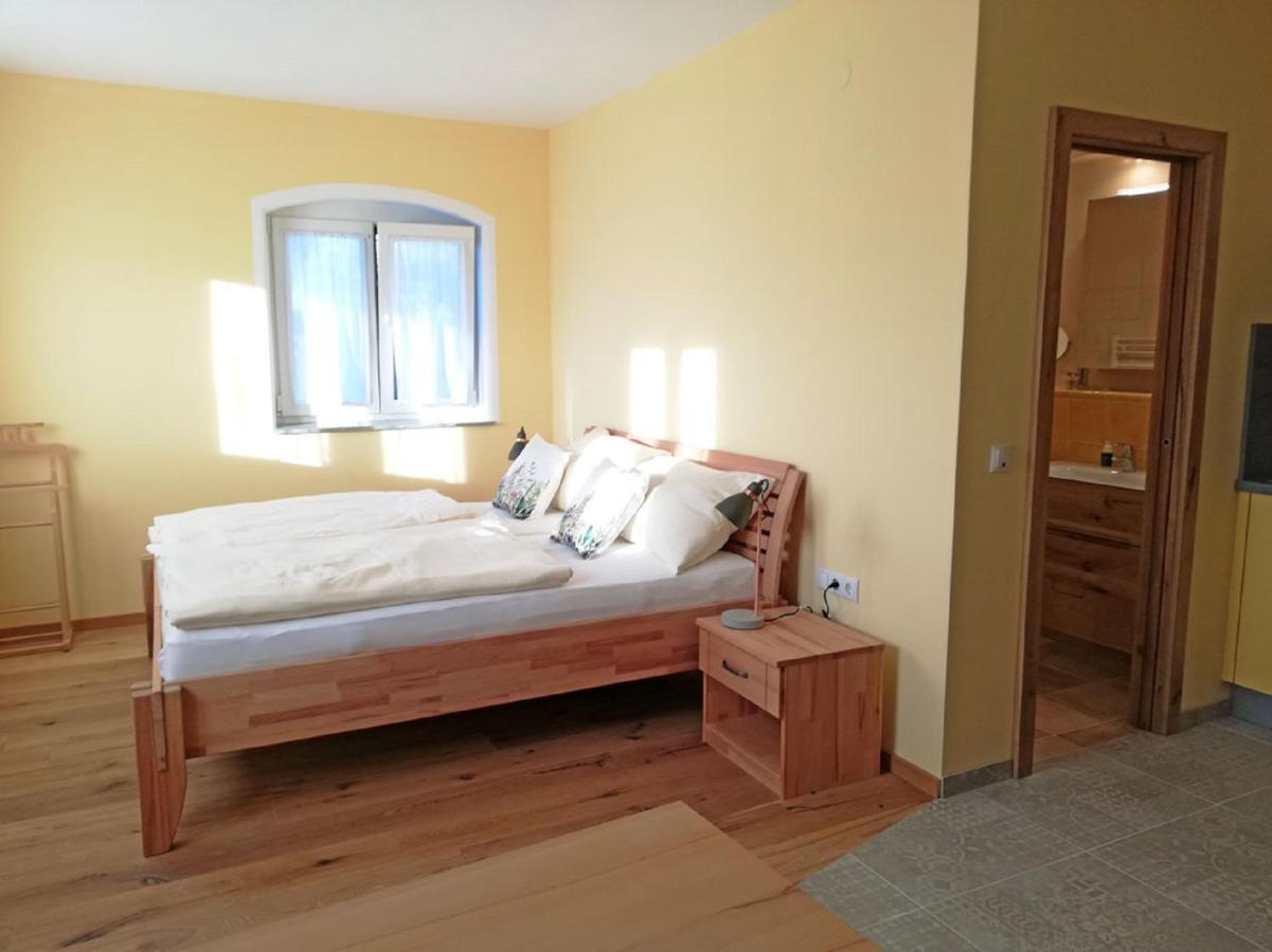 Haus Monti Hotel Maria Lanzendorf Bagian luar foto