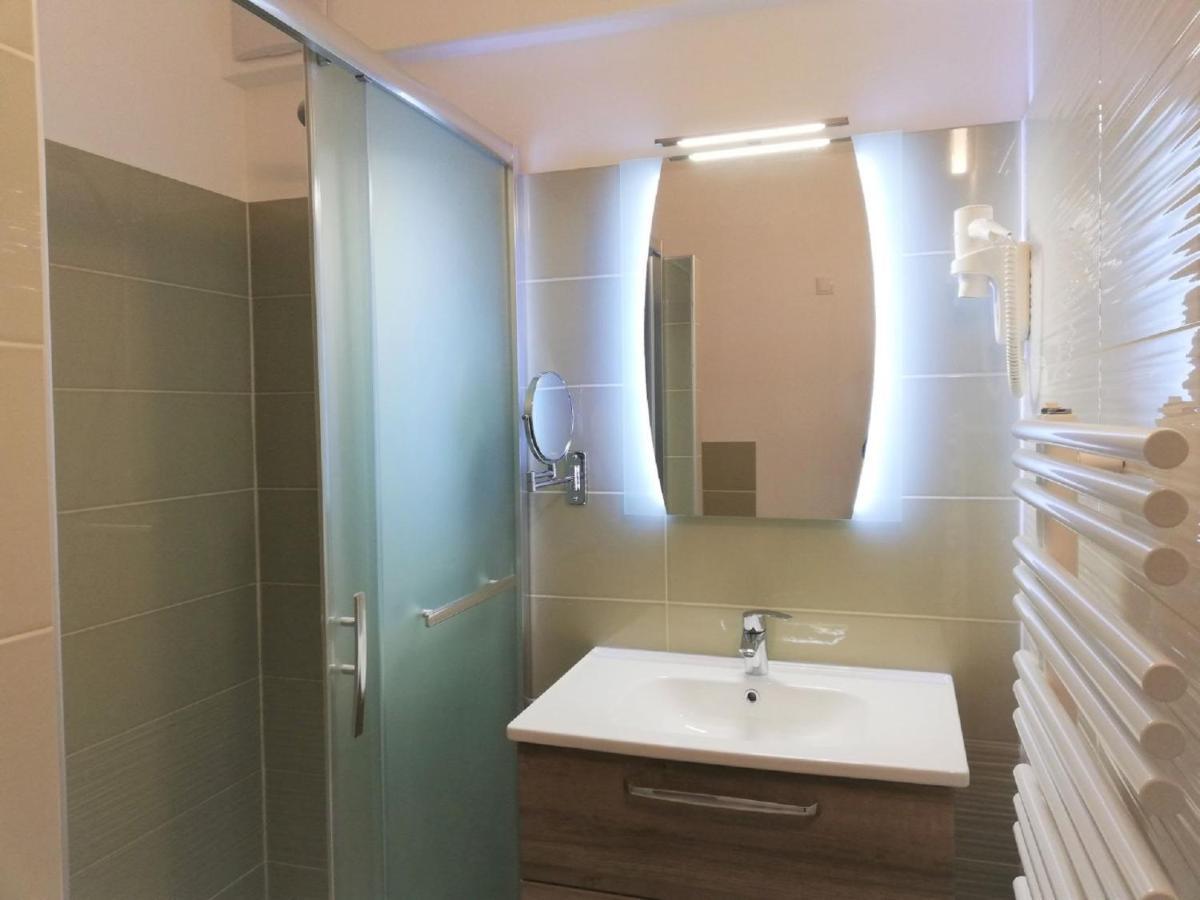 Haus Monti Hotel Maria Lanzendorf Bagian luar foto
