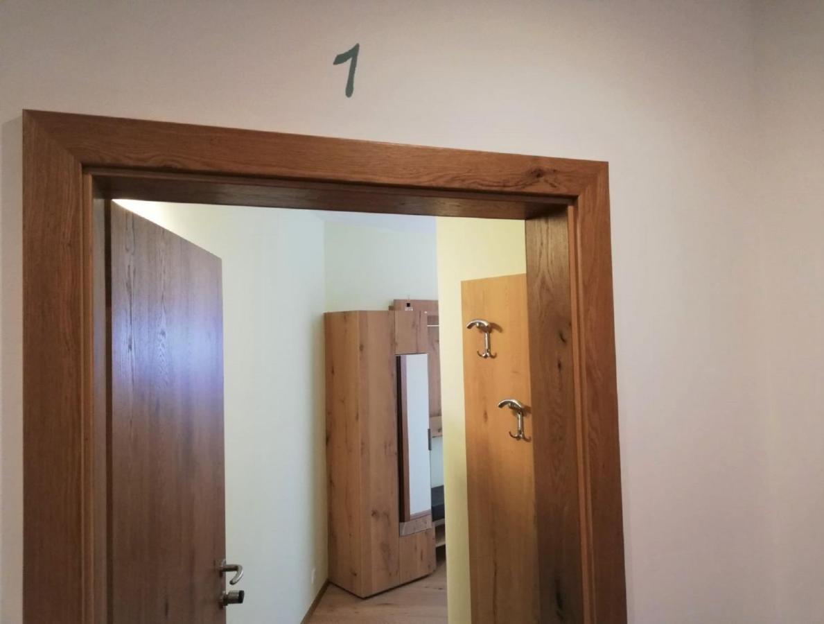 Haus Monti Hotel Maria Lanzendorf Bagian luar foto